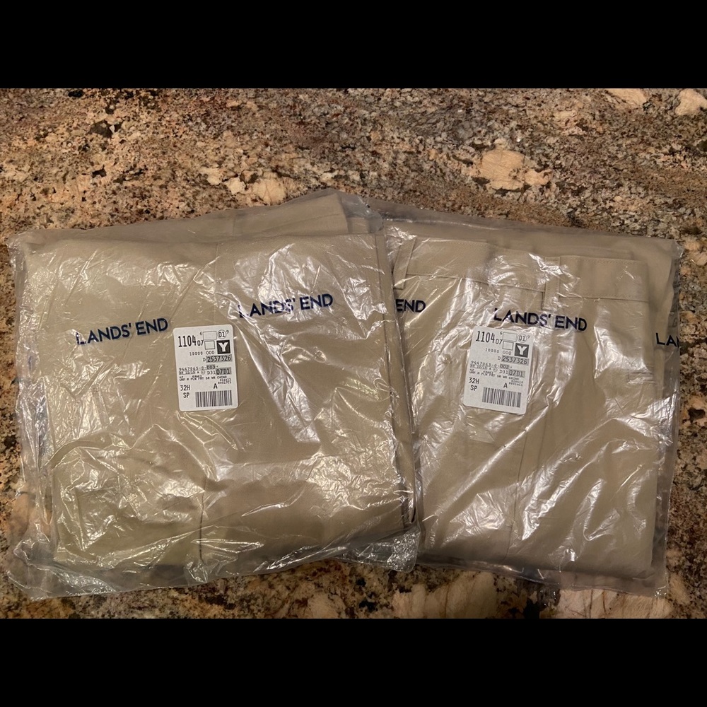 Lands’ End men’s flat front khakis.  42/32
